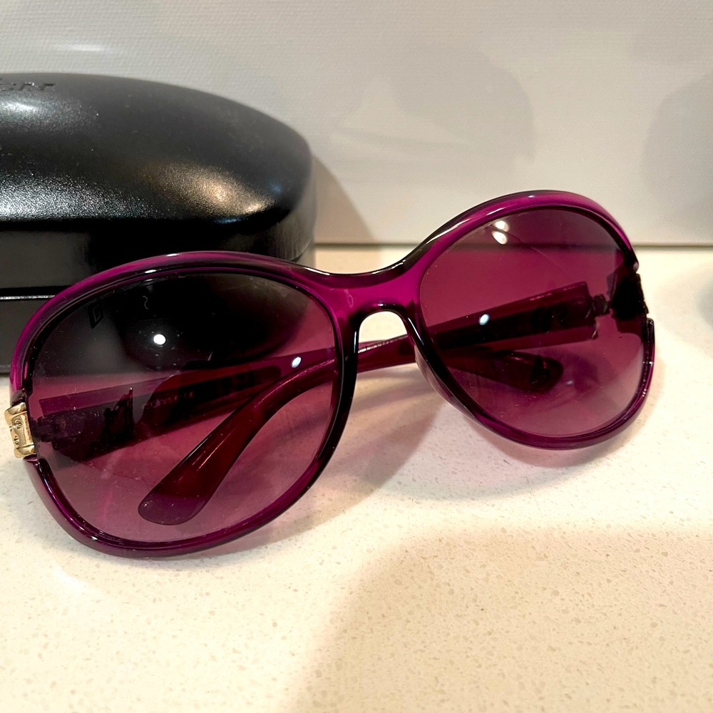 Snazzy! JESSICA SIMPSON Sunglasses. Gently worn. Stunning pair!